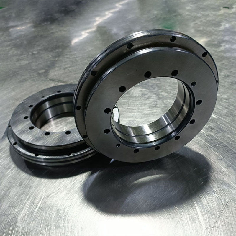 交叉滾子軸承和轉(zhuǎn)臺(tái)軸承的區(qū)別有哪些?詳解兩者優(yōu)勢(shì)